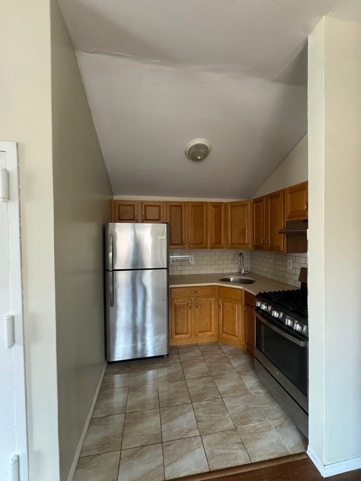 1020 E 58th St #2 - Photo 2 of 7