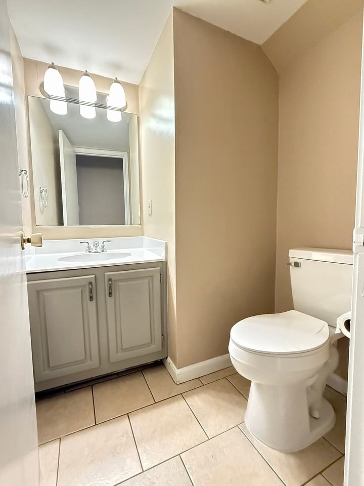 10125 Ballina Ave #C - Photo 7 of 16