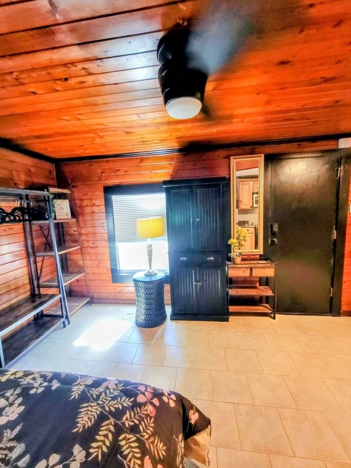 404 33rd Ave N #BCK - Photo 7 of 10