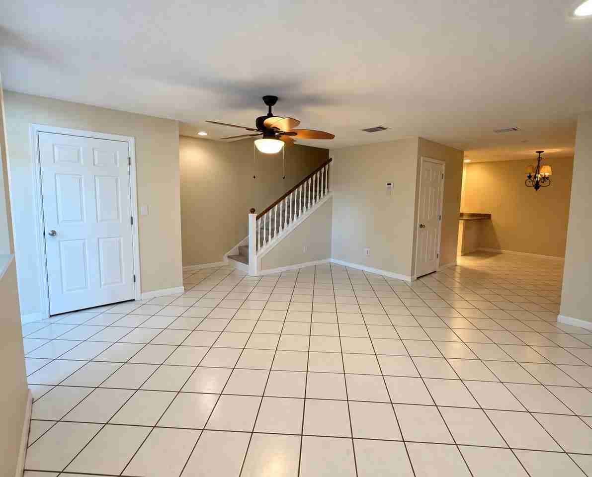 2112 Se Wild Meadow Cir #101 - Photo 5 of 5