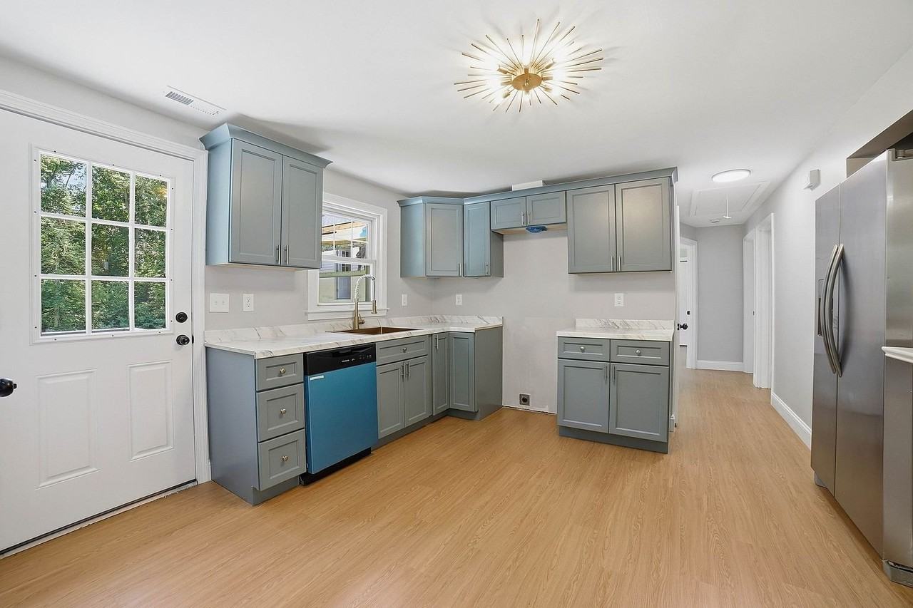 44 Topsfield Cir - Photo 2 of 19