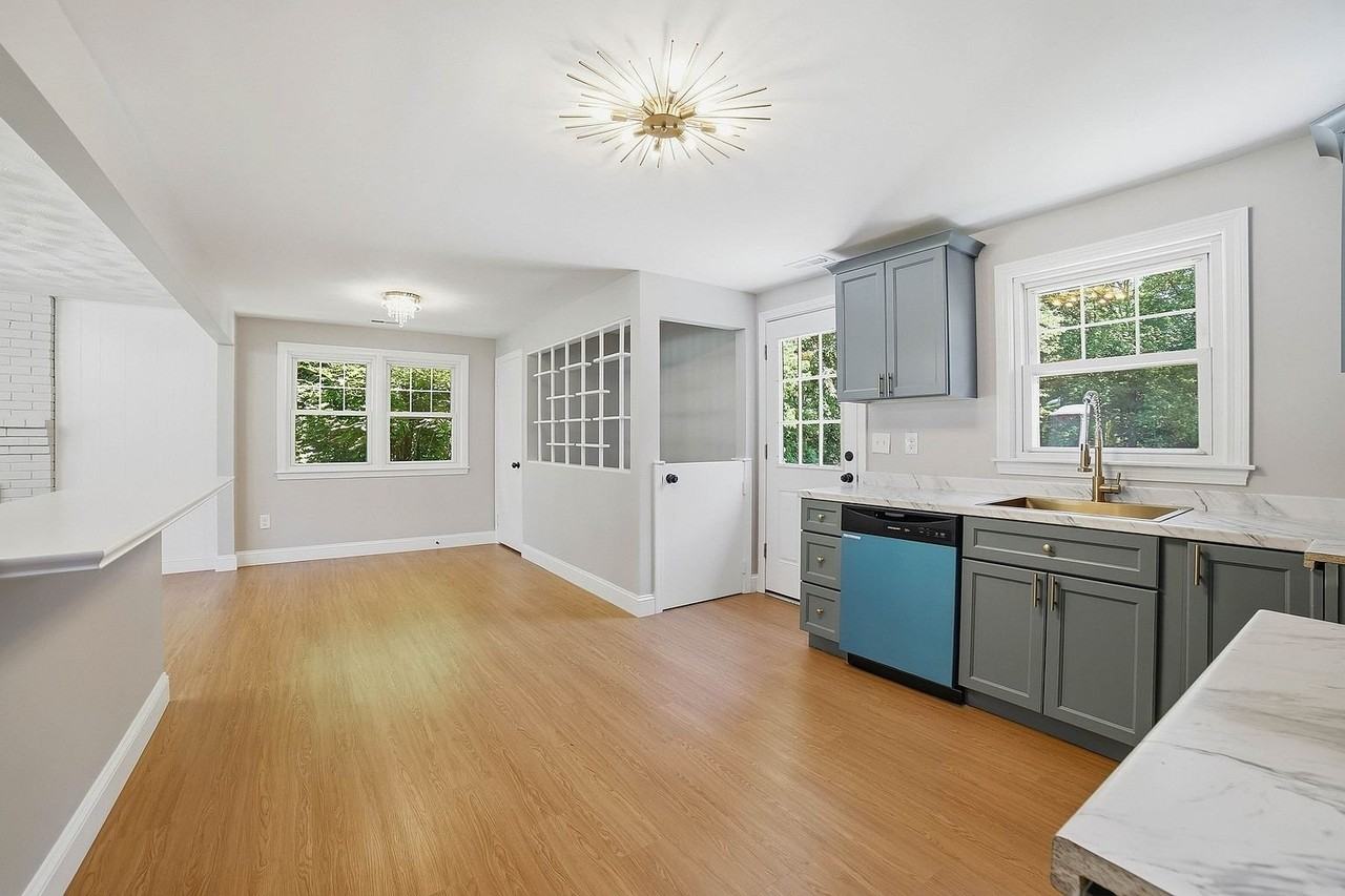 44 Topsfield Cir - Photo 3 of 19