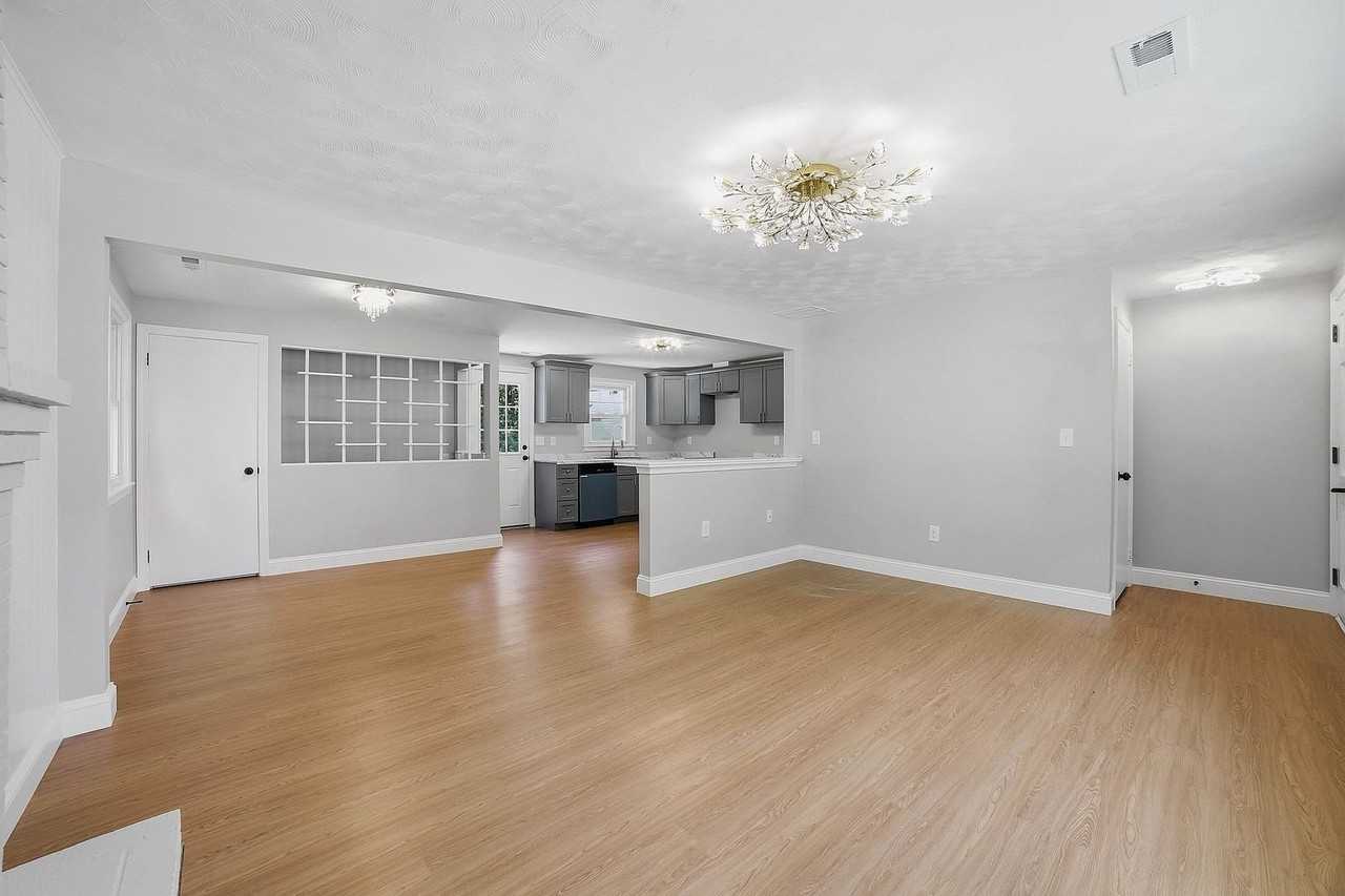 44 Topsfield Cir - Photo 6 of 19