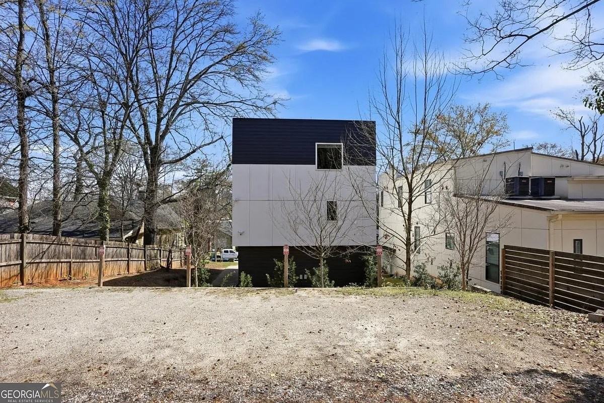 1076 Center St Nw - Photo 2 of 29