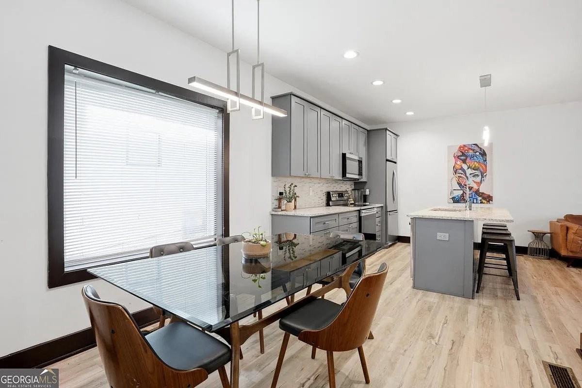 1076 Center St Nw - Photo 4 of 29