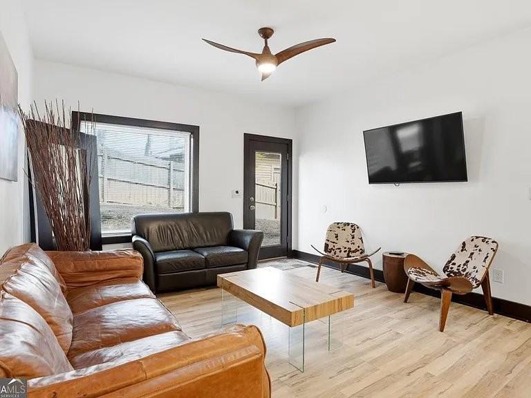 1076 Center St Nw - Photo 5 of 29
