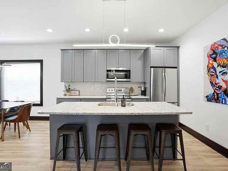 1076 Center St Nw - Photo 6 of 29