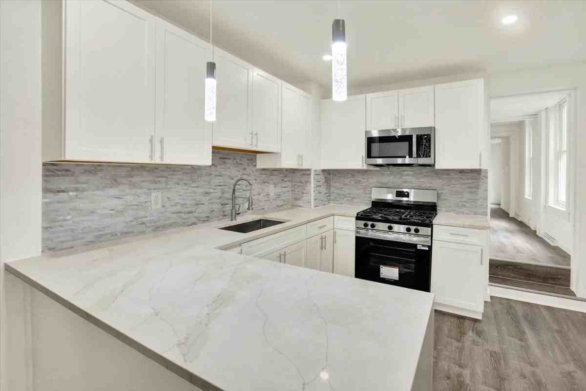 226 S 4th St - Photo 3 of 6