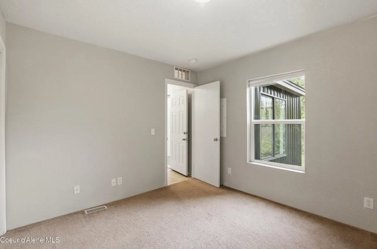 260 Fry Creek Rd - Photo 5 of 20