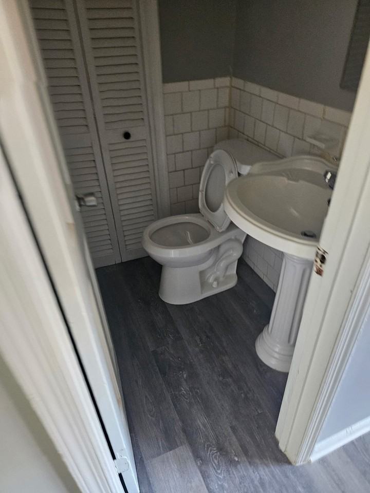 1709 Addison Rd S - Photo 3 of 7