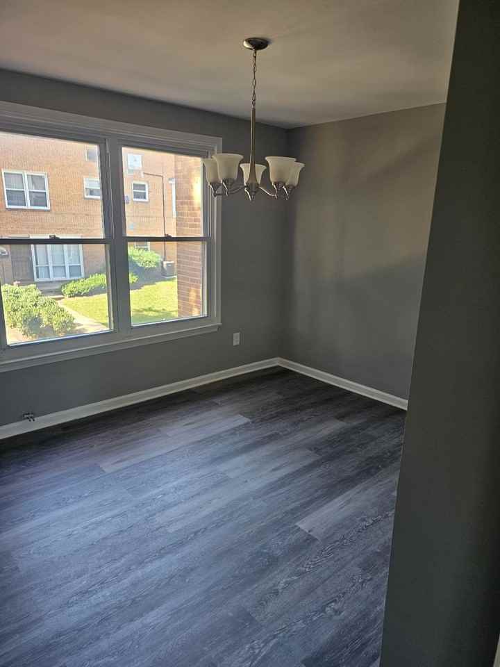 1709 Addison Rd S - Photo 4 of 7