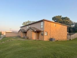 featured image of 220 Vista Way #220