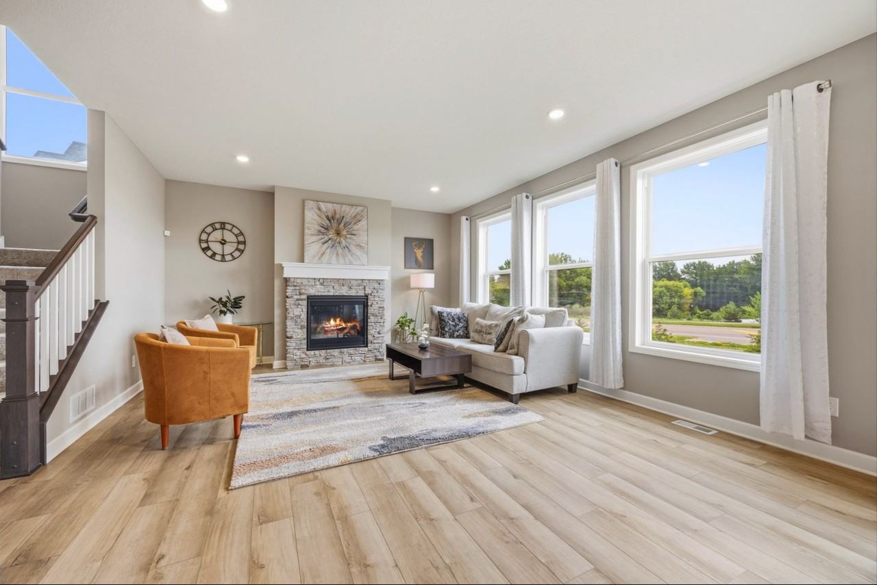 18120 Hinckley Ave - Photo 4 of 36