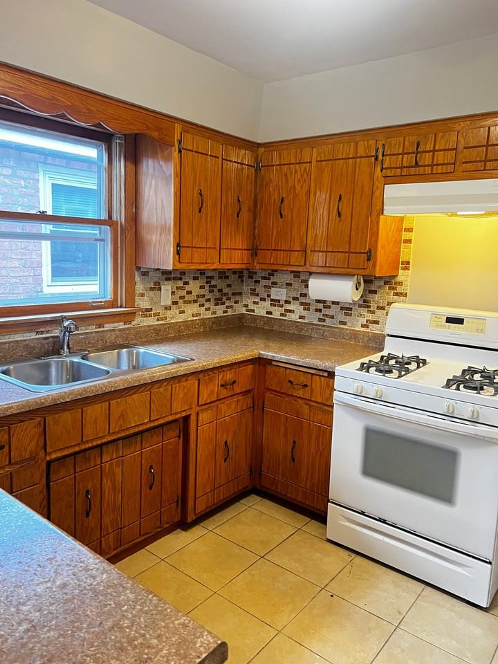 5709 S Archer Ave #2 - Photo 3 of 9