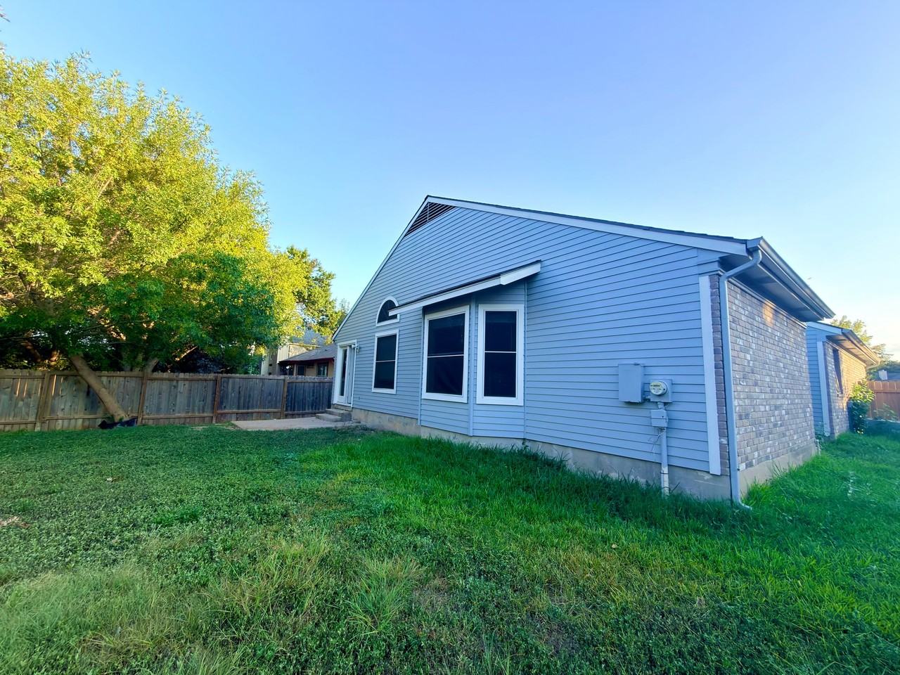 1008 Settlers Valley Dr - Photo 2 of 23