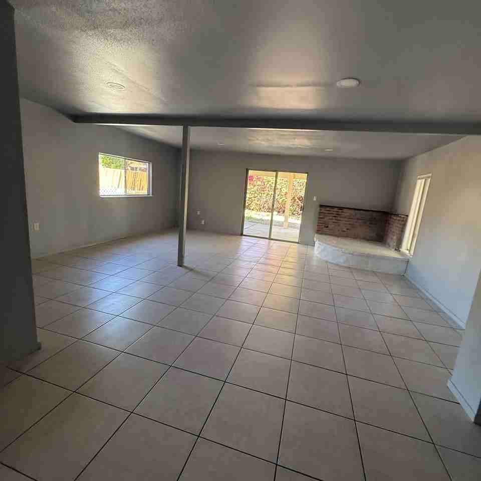 933 Parkbrook St - Photo 3 of 14