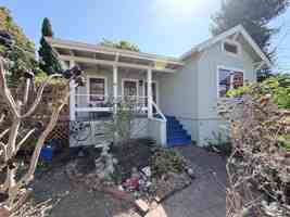 featured image of 1822 Carleton St