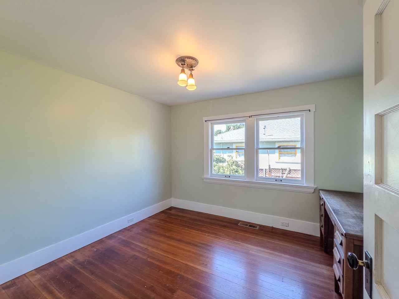 1822 Carleton St - Photo 4 of 20