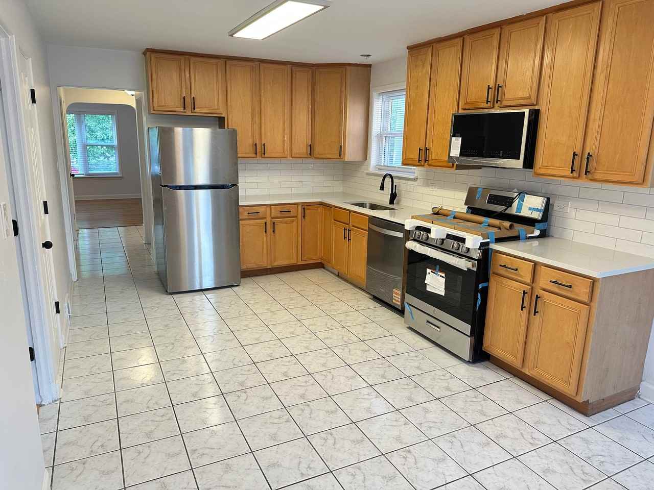 2015 W Summerdale Ave - Photo 3 of 15