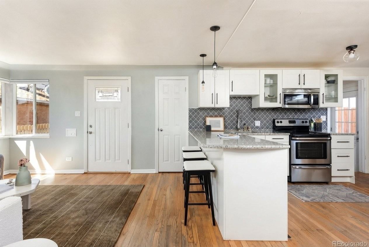 3216 N Saint Paul St - Photo 3 of 11