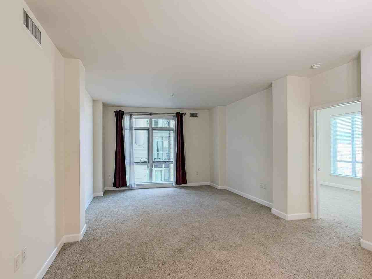 423 7th St #404 - Photo 2 of 20
