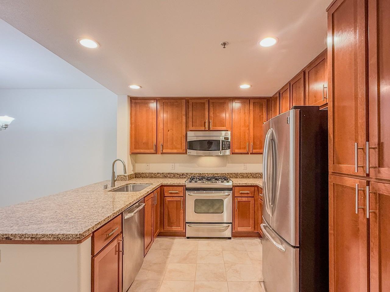 423 7th St #404 - Photo 3 of 20