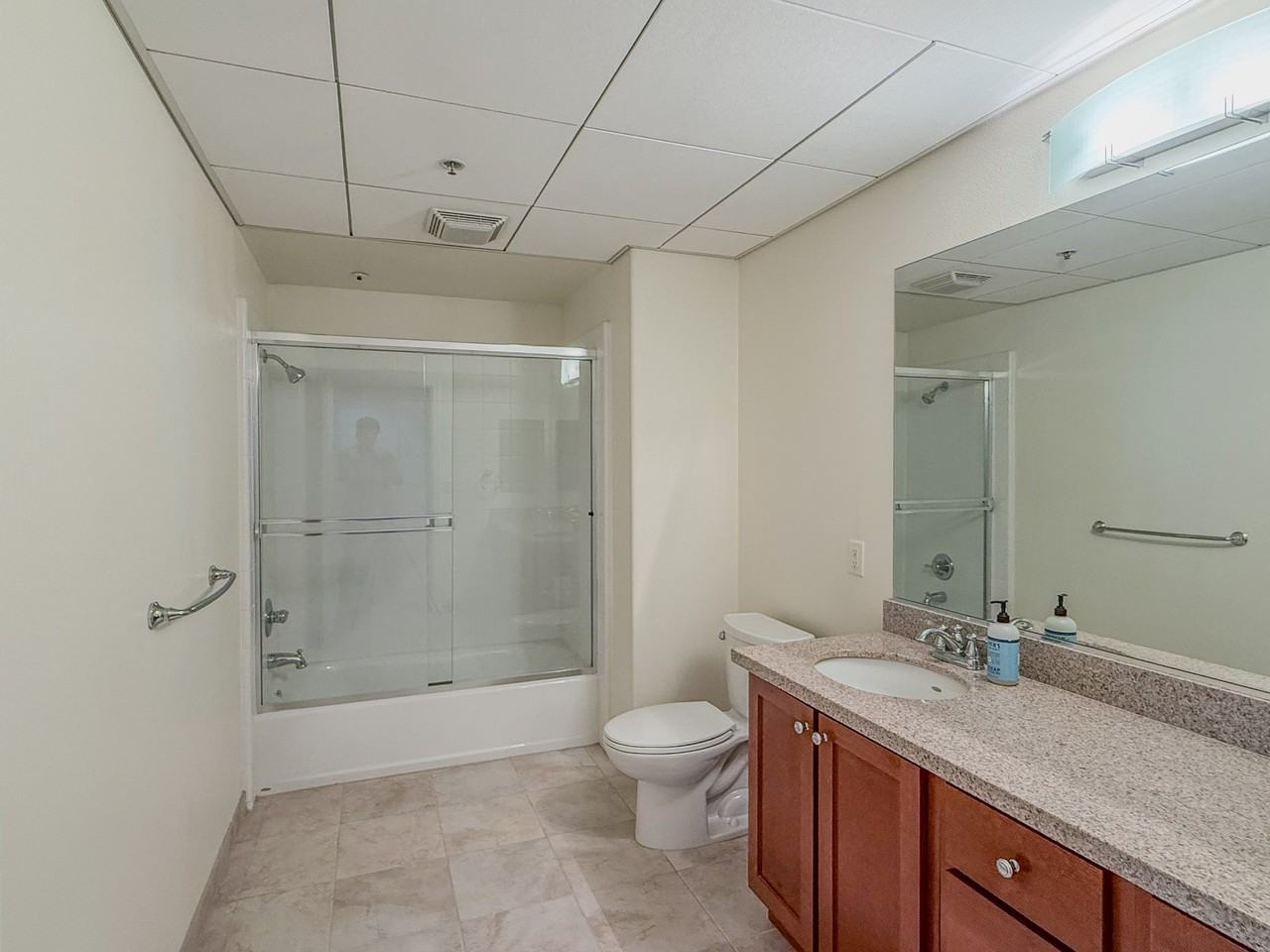 423 7th St #404 - Photo 7 of 20