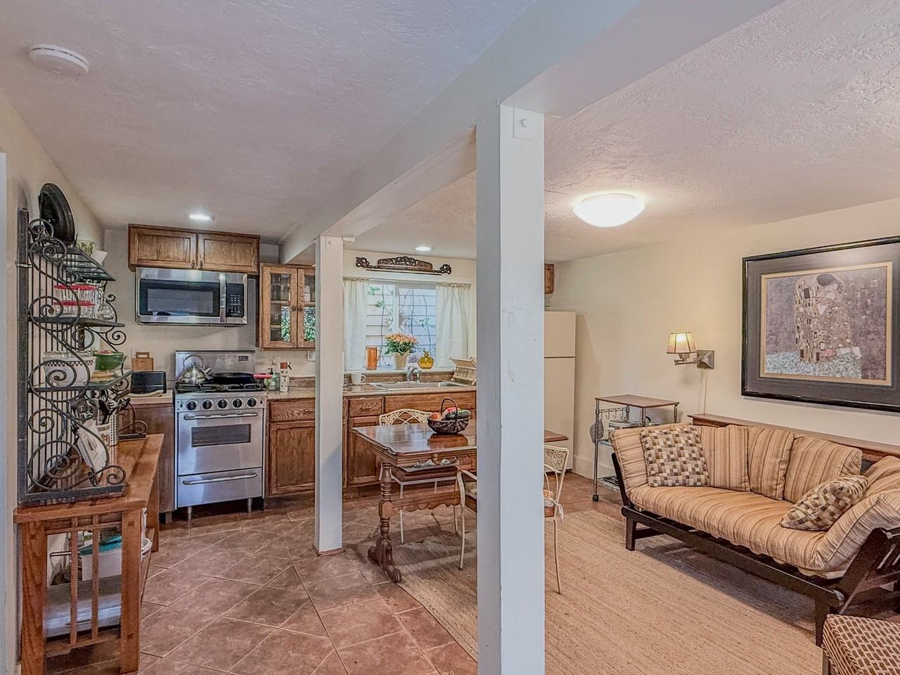 2433 Mckinley Ave #B - Photo 6 of 9