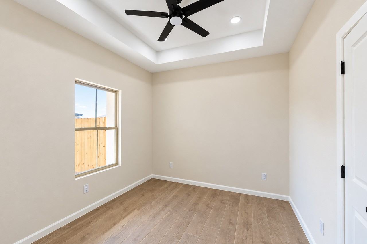 1014 Escondido Ln W - Photo 6 of 11