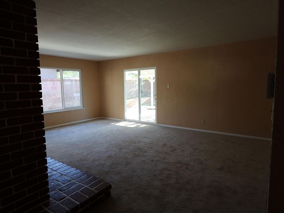44515 Stanridge Ave - Photo 3 of 5