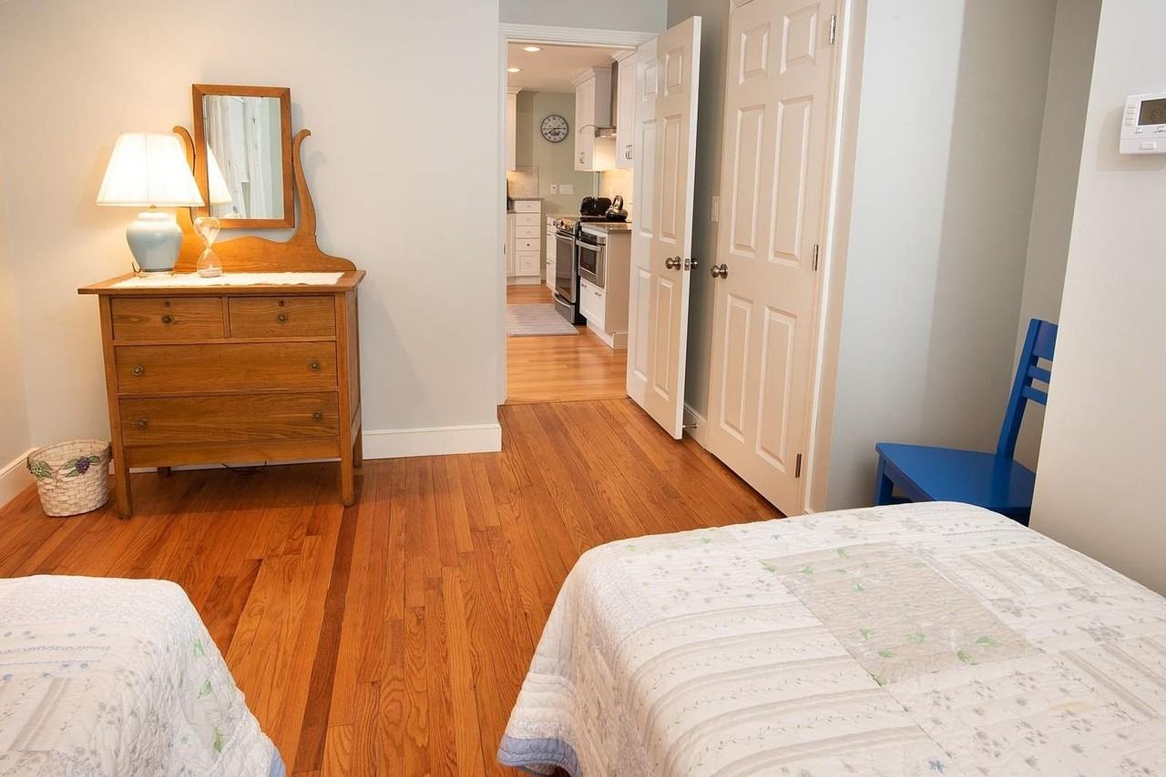 53 Cottage St - Photo 6 of 20
