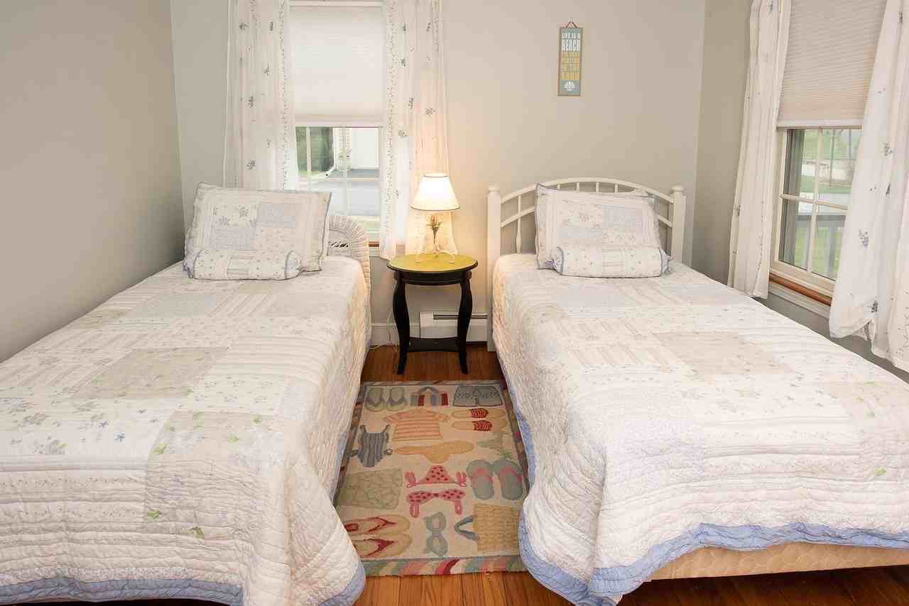 53 Cottage St - Photo 7 of 20