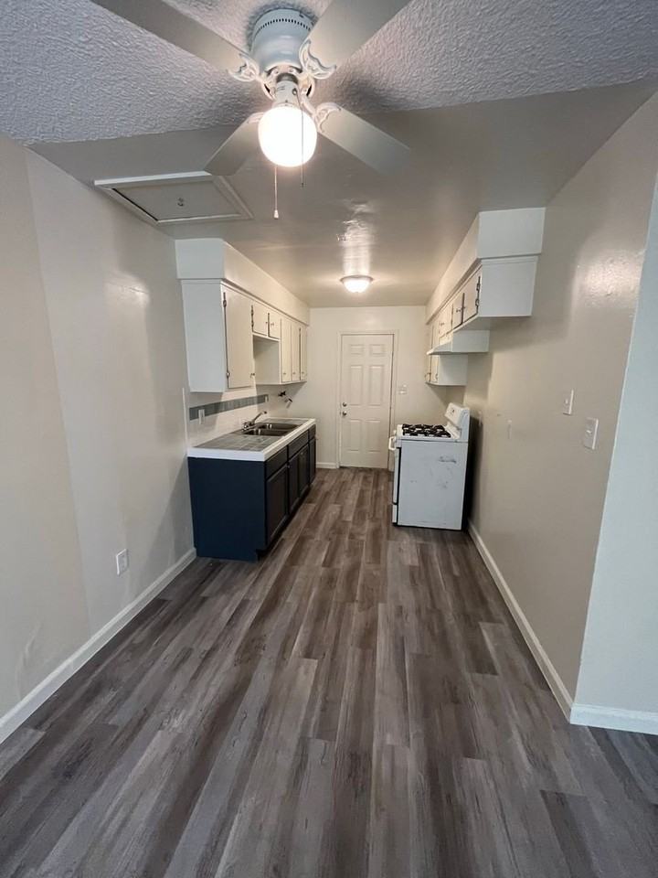 1019 L St #C - Photo 3 of 11
