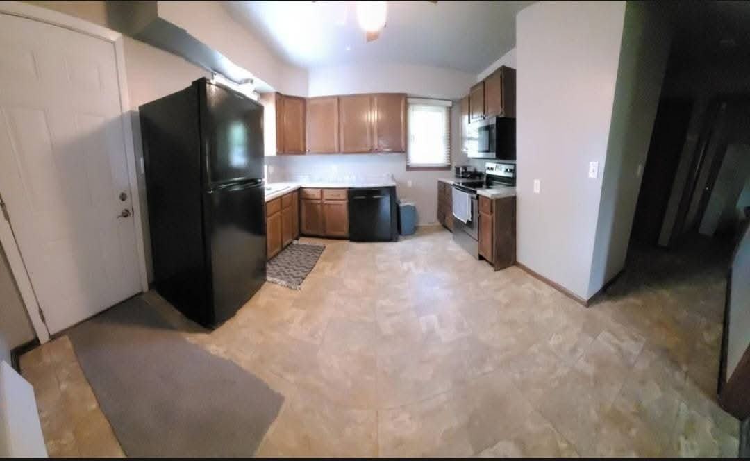 505 Kendall St - Photo 4 of 8