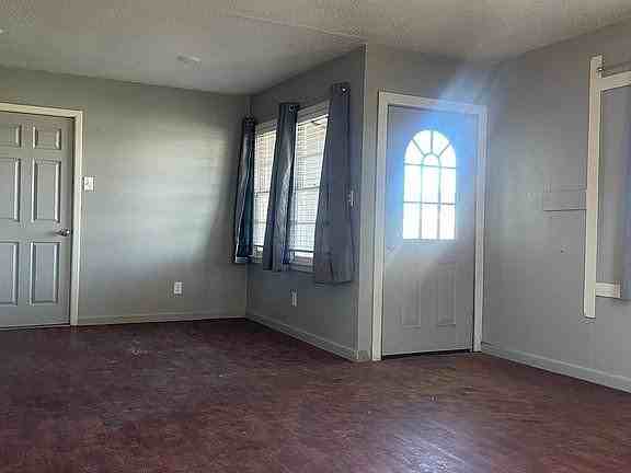 23052 Audette St - Photo 3 of 5