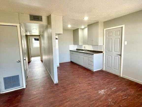 23052 Audette St - Photo 4 of 5