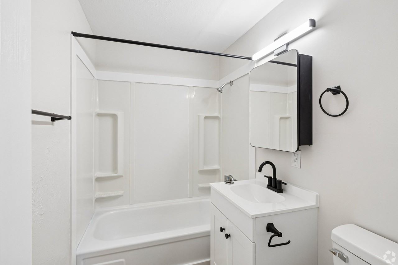 256 Thurber St - Photo 2 of 5