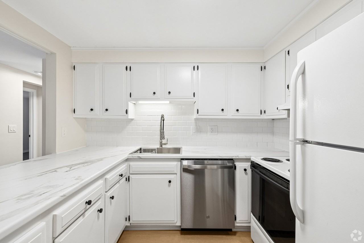 256 Thurber St - Photo 4 of 5