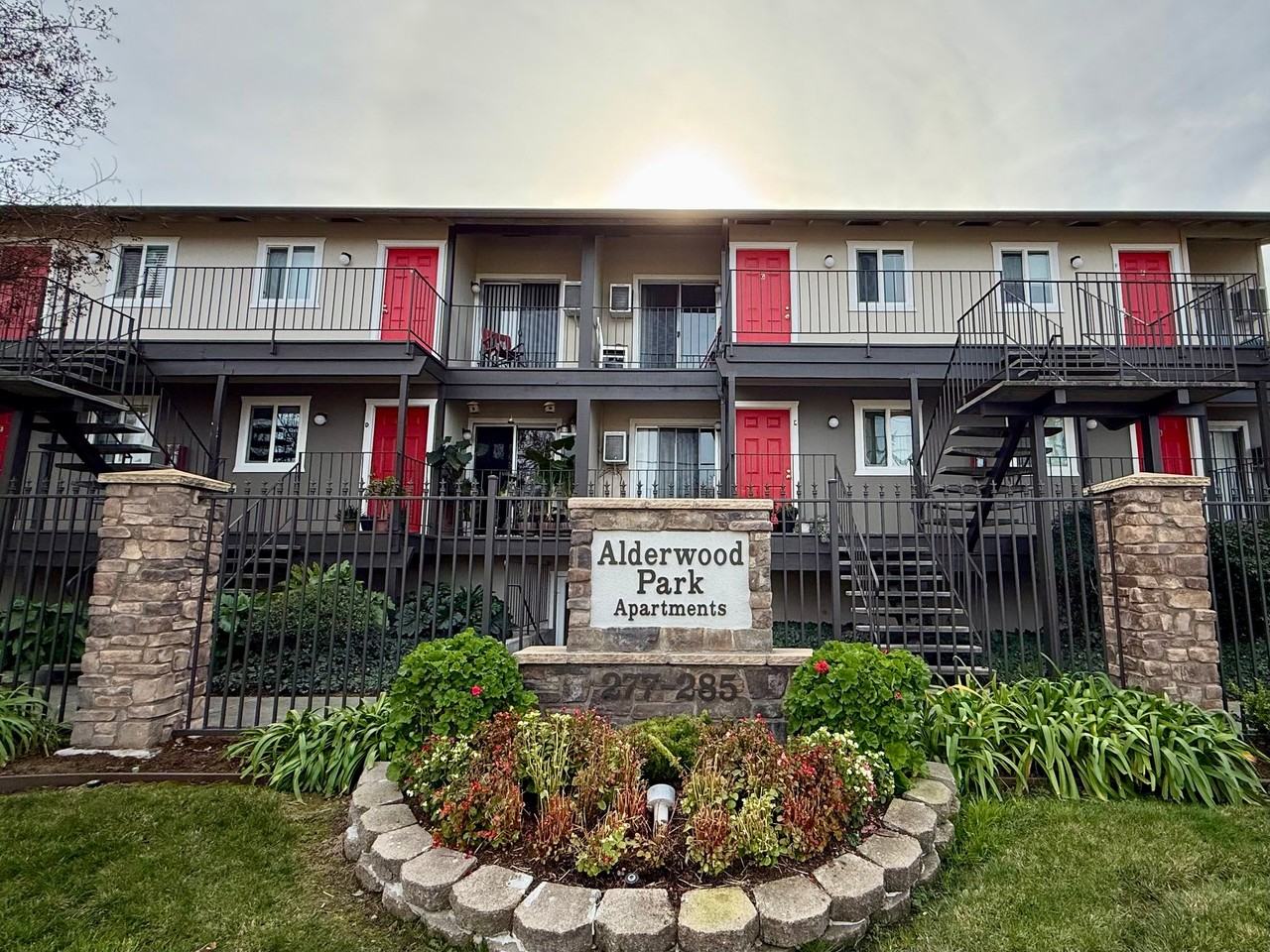 283 Junction Ave #J - Photo 2 of 13