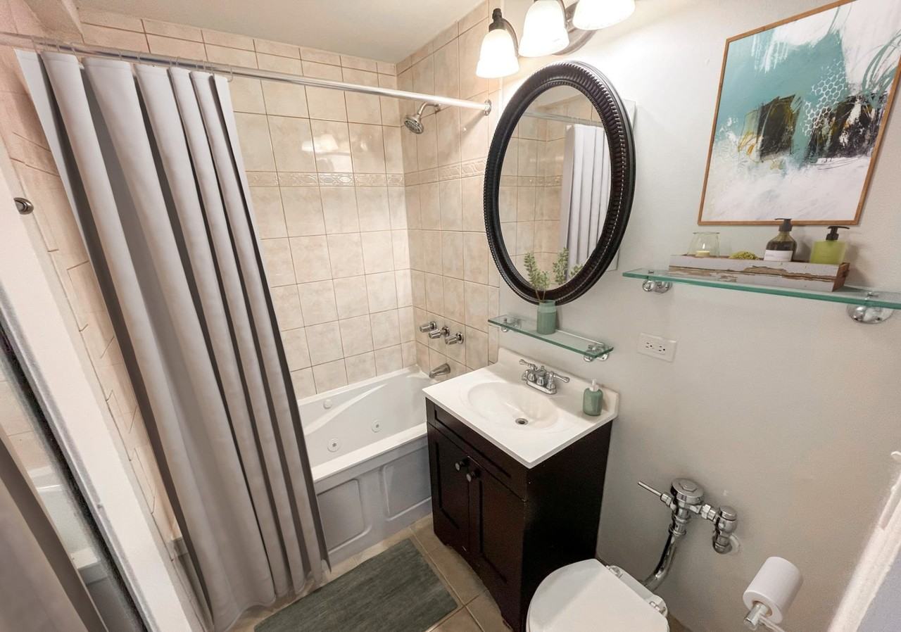 1210 N La Salle Dr - Photo 6 of 10