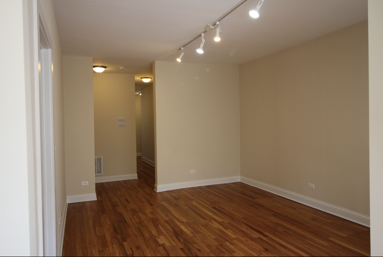 3214 W Argyle St #1 - Photo 3 of 18