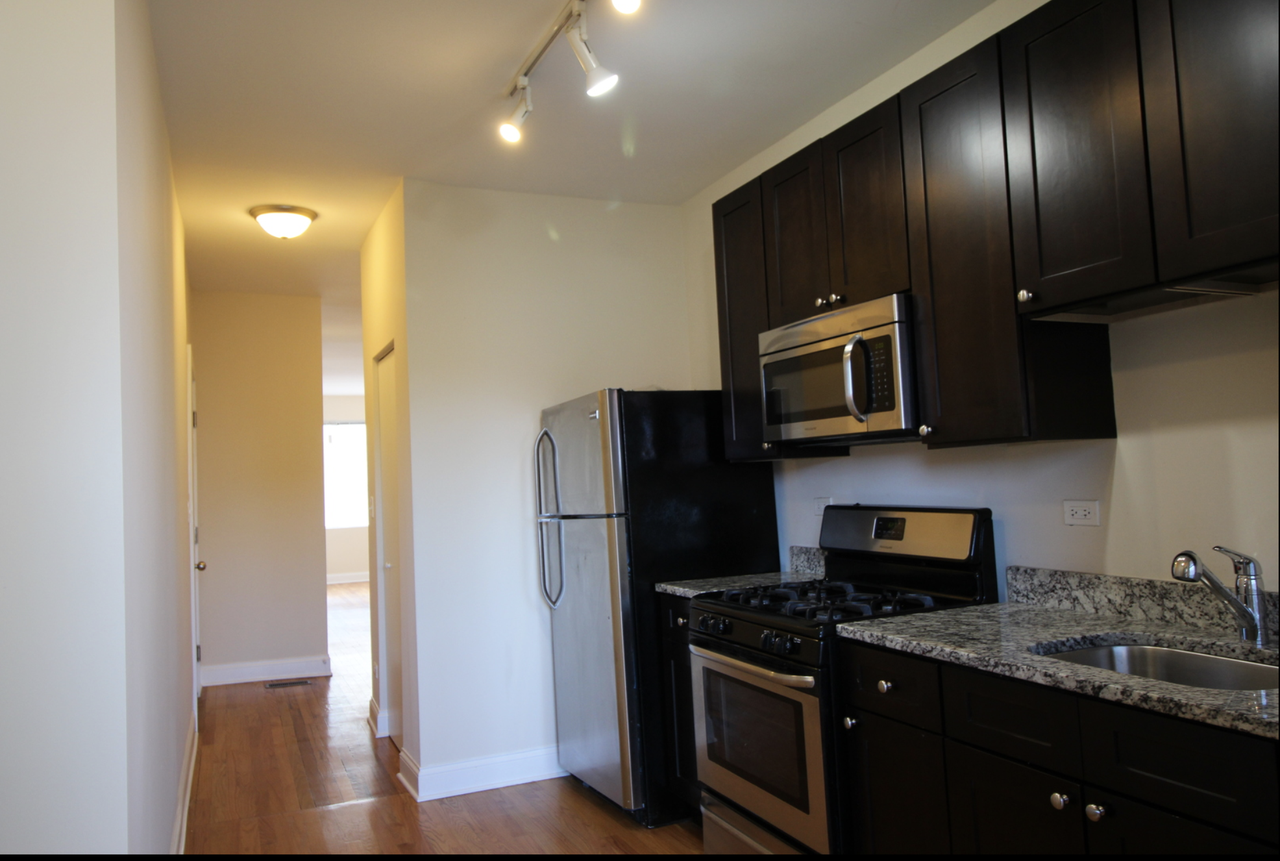 3214 W Argyle St #1 - Photo 6 of 18
