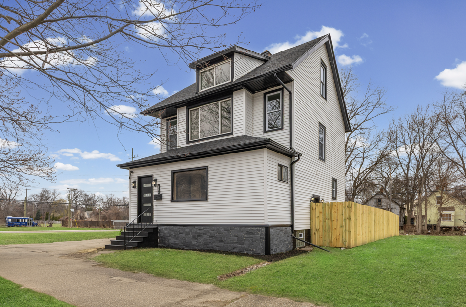 2554 Parker St #NA - Photo 2 of 13