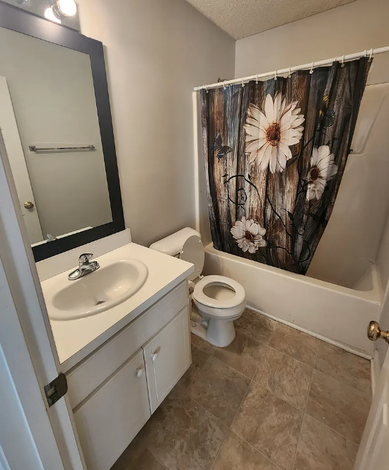 1402 Corbett Ave Ne #NA - Photo 5 of 12