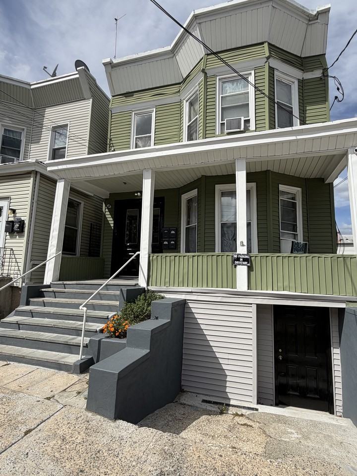 306 N High St #2F - Photo 2 of 12