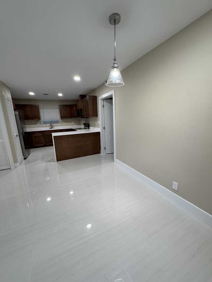 700 W 34th St #NA - Photo 4 of 15