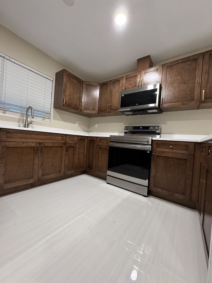 700 W 34th St #NA - Photo 7 of 15