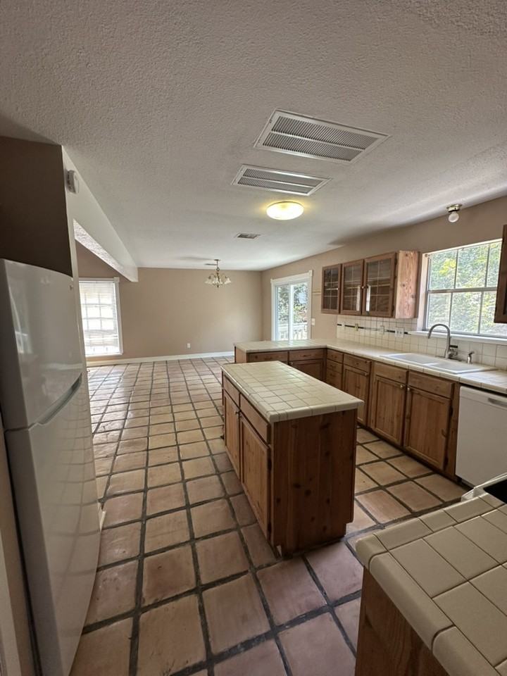 8031 River Rd - Photo 2 of 15