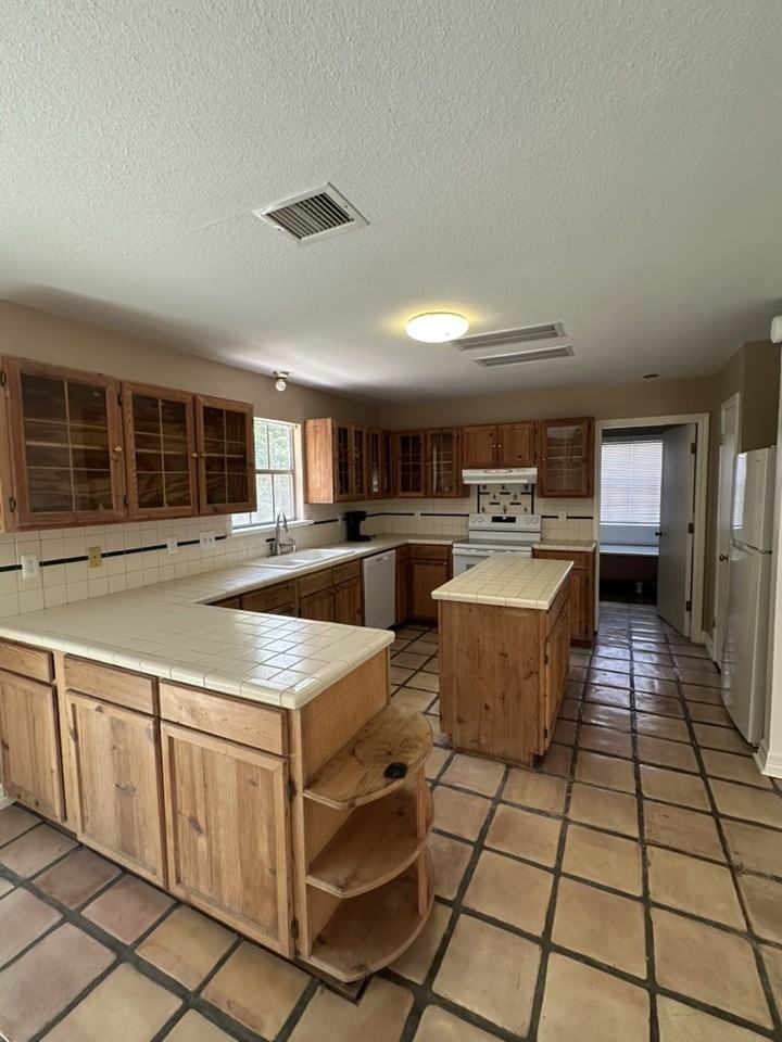 8031 River Rd - Photo 3 of 15