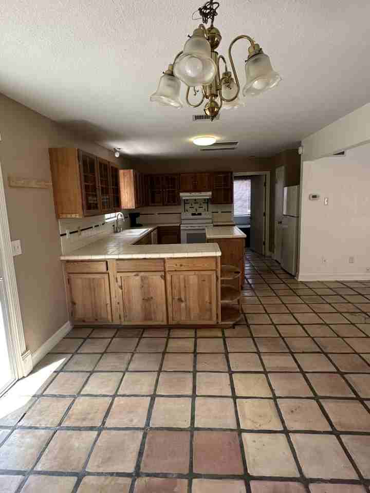 8031 River Rd - Photo 4 of 15